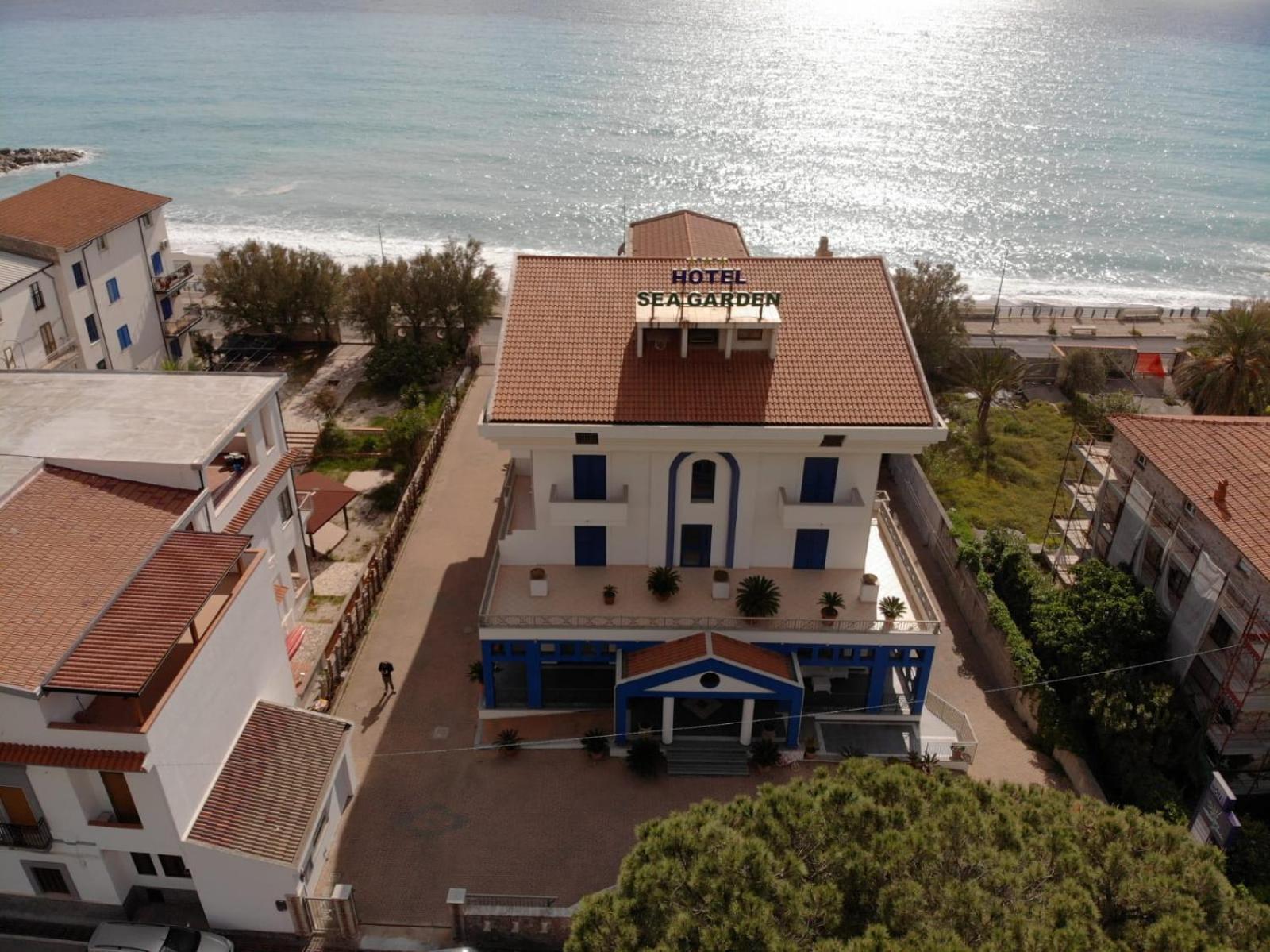 Sea Garden Hotel Acquappesa Exterior photo